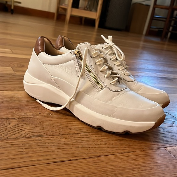 Clark’s white leather zip. Tivoli. SZ. 8 1/2 M. New. No box No tags. - Picture 4 of 10